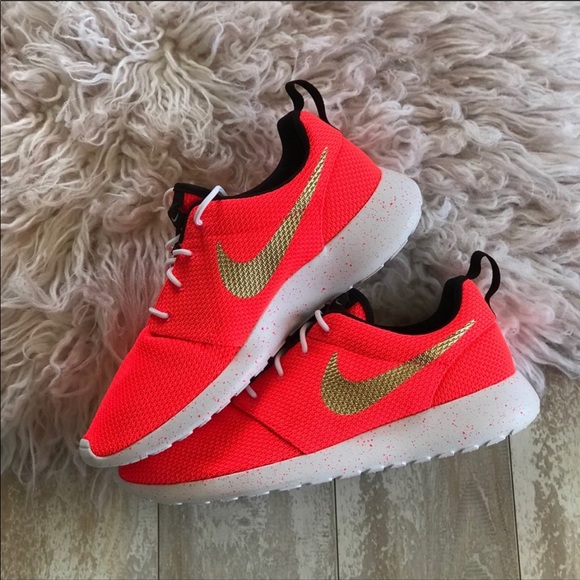 NWT Nike ID Roshe one Custom Gold swoosh - Picture 6 of 8